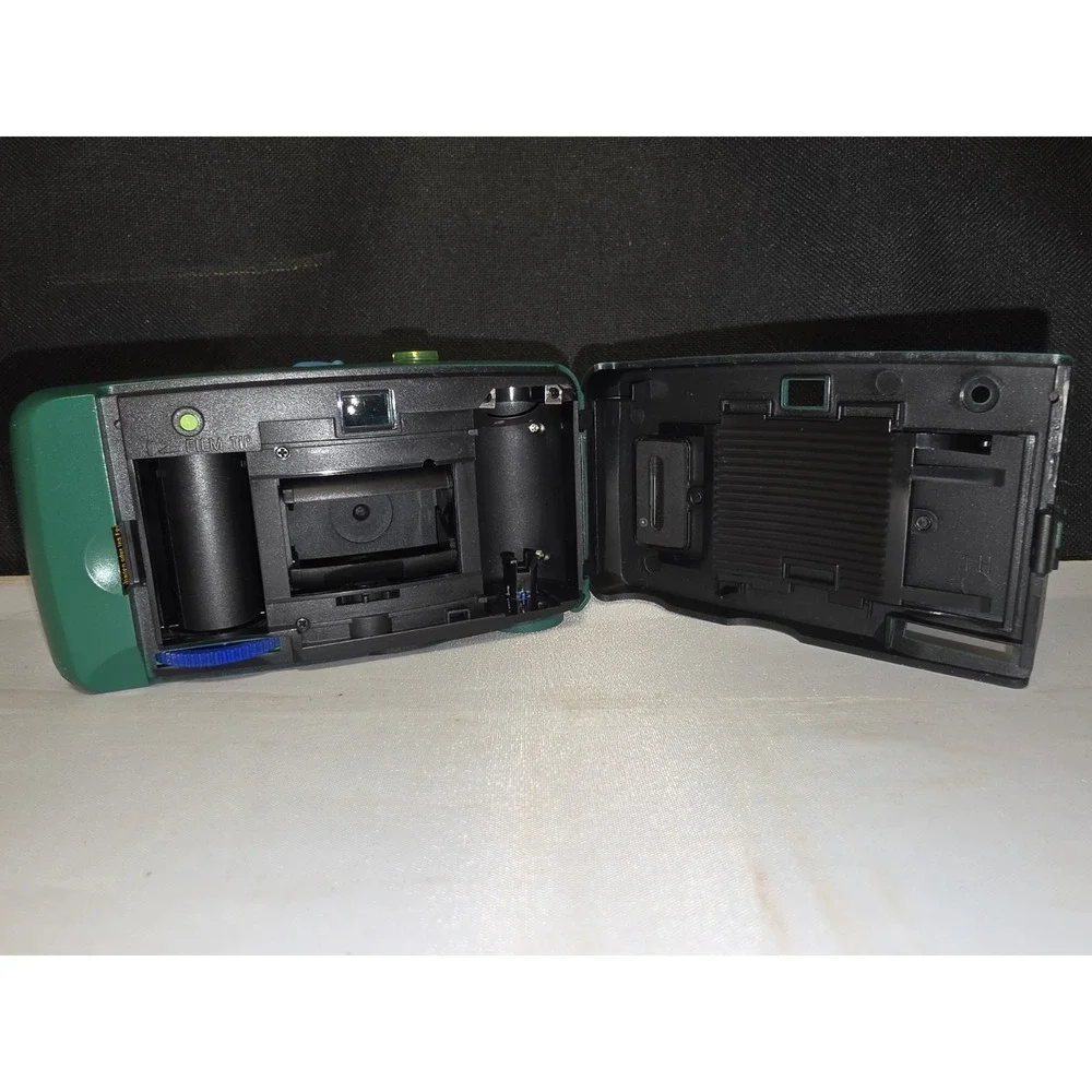 Jazz 207 Compact 35mm Film Camera Panorama Setting Built-In Flash 27mm Green